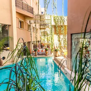 4* מלון Dellarosa Boutique And
